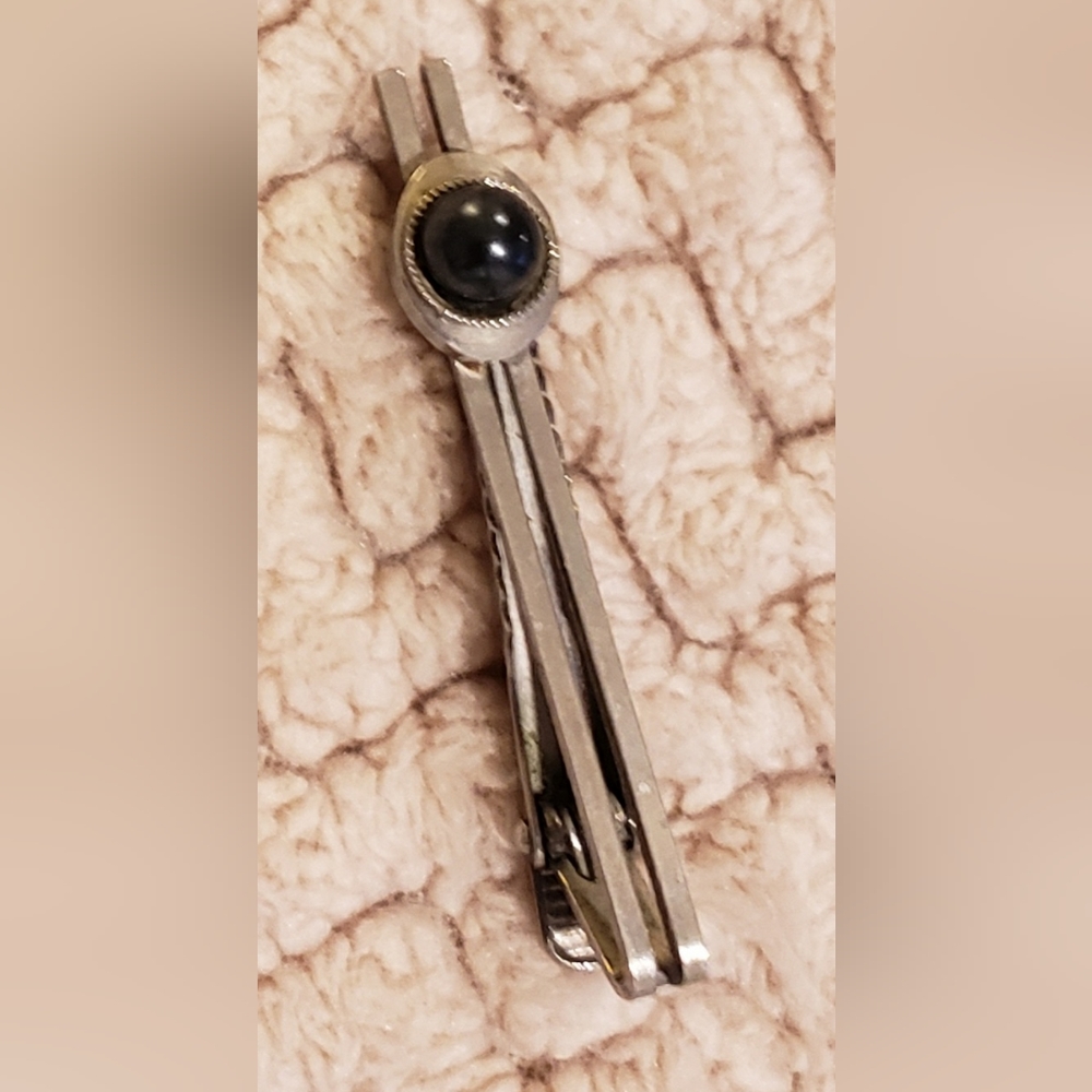 VINTAGE STAINLESS STEEL MEN'S TIE CLIP WITH A BLACK PEARL